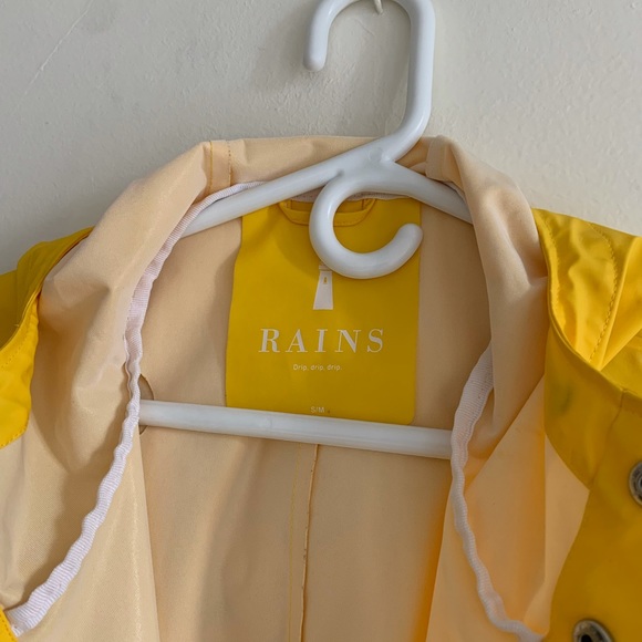 Yellow rain jacket - Picture 2 of 2